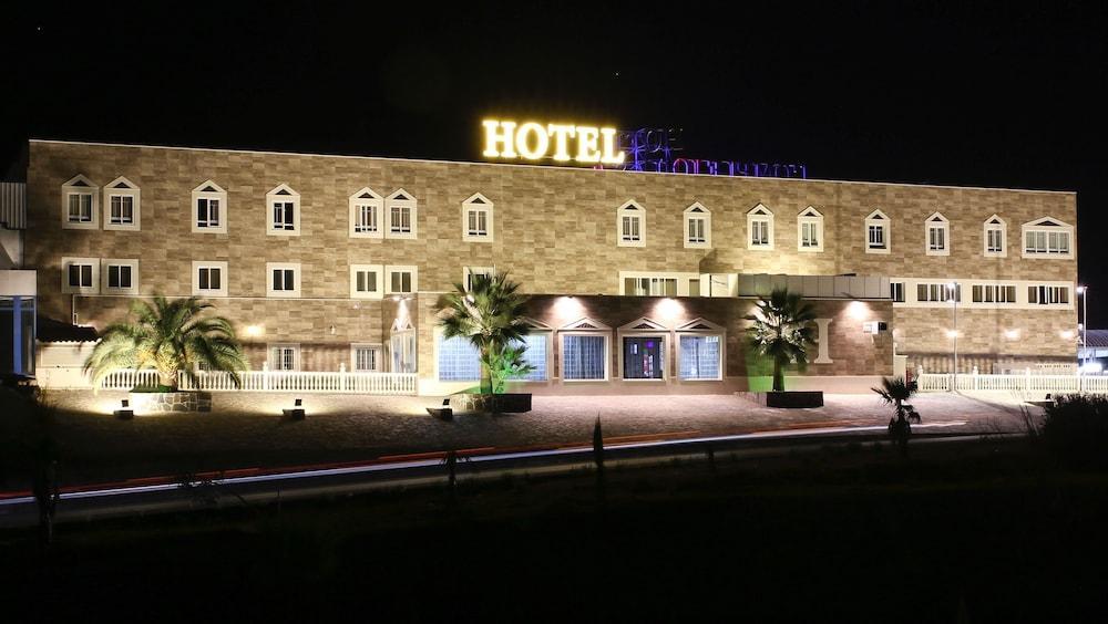 Hotel Las Acacias Puente Genil Esterno foto