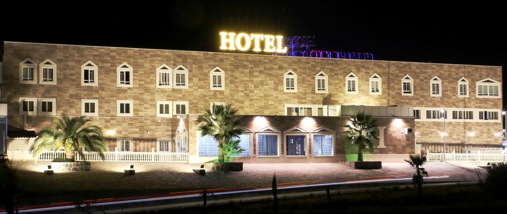 Hotel Las Acacias Puente Genil Esterno foto