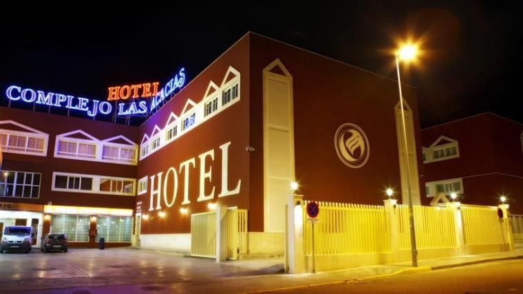 Hotel Las Acacias Puente Genil Esterno foto